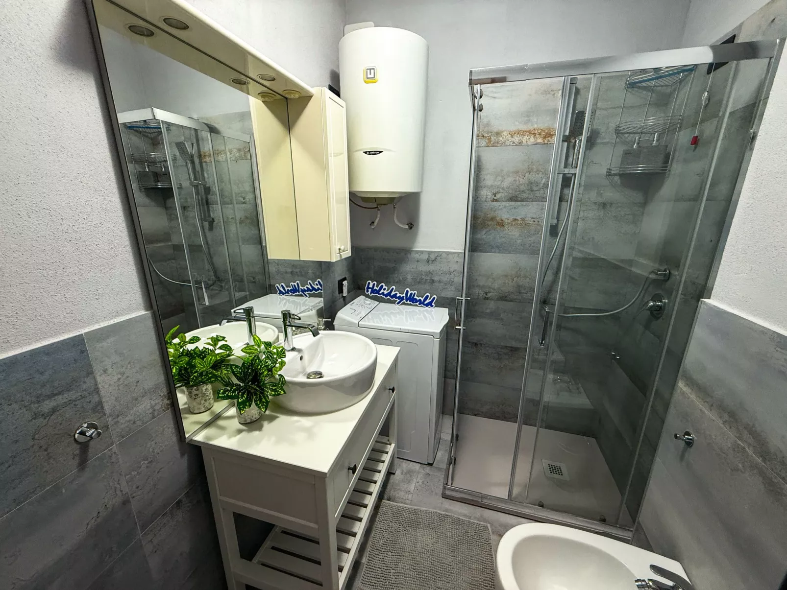 Neue moderne Seeüberdachung von Holiday World-Binnen