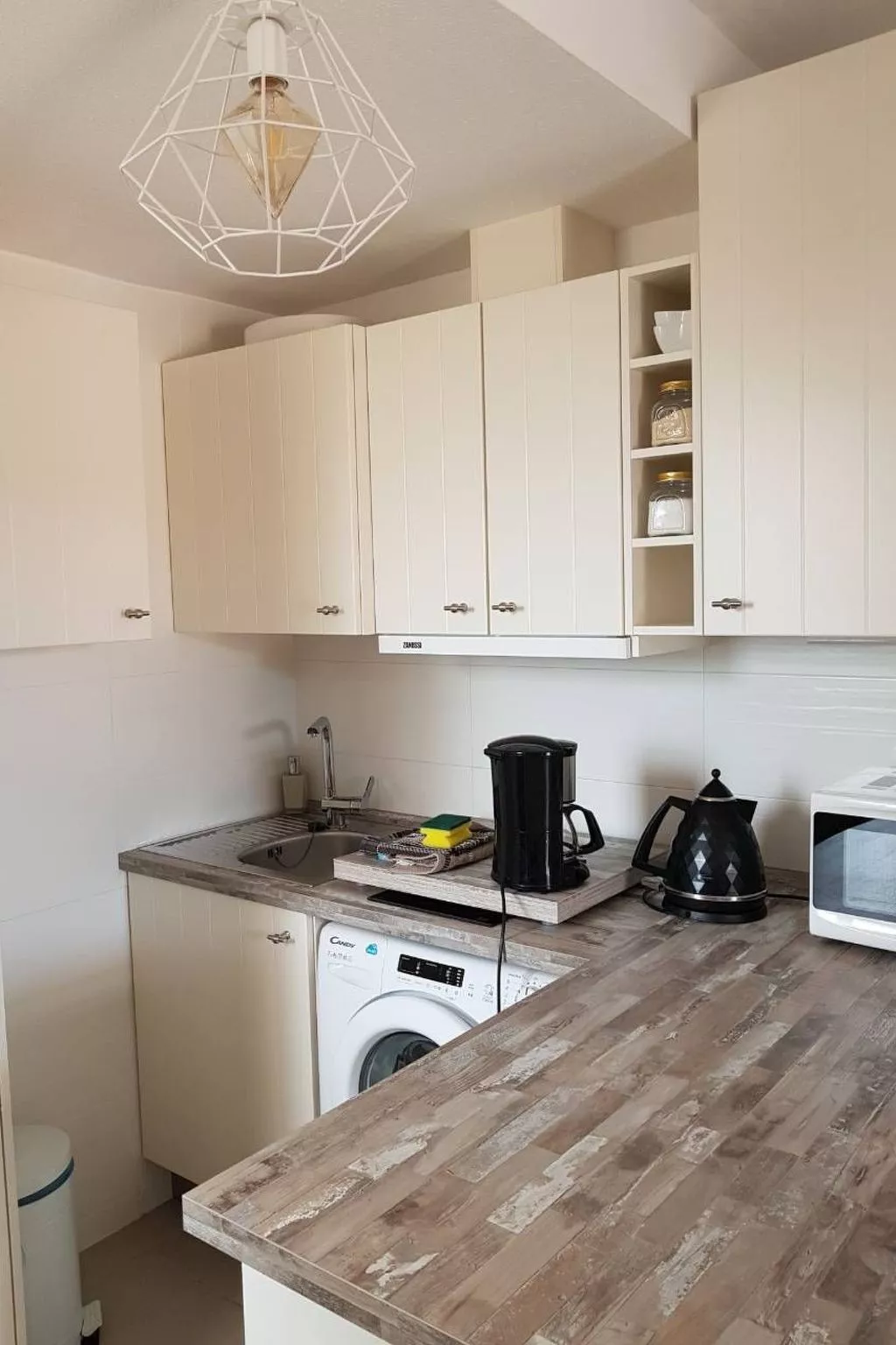 Komfortable Wohnung, Wifi, am Pool-Binnen