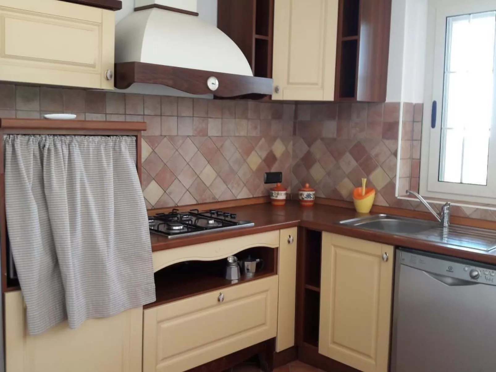 Villa im Grünen mit Schwimmbad und Meerblick-Image-tags.info