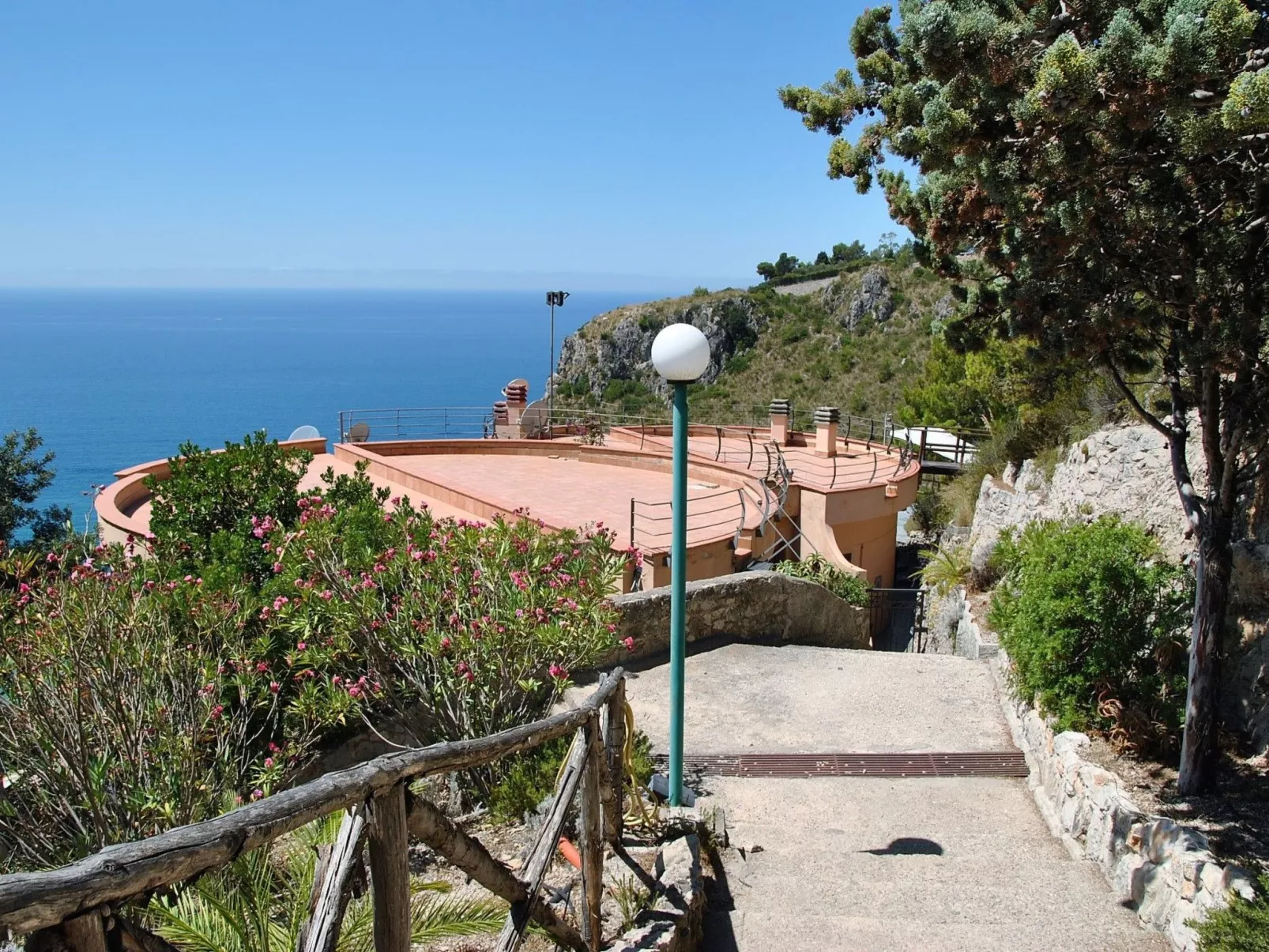 Haus in Sperlonga mit Terrasse und Grill-Buiten