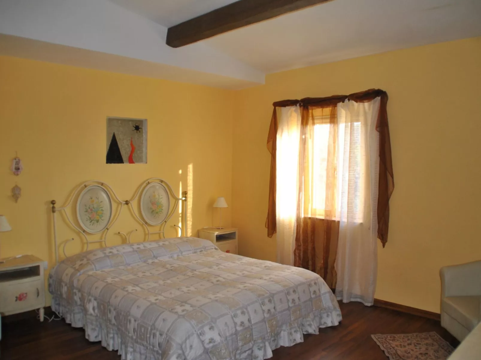 Altes Landhaus mit Schwimmbad und viel Grün