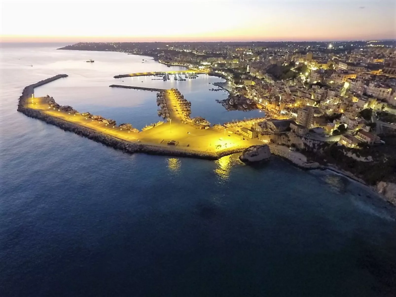 Renella' Wohnung mit Wasserblick-Image-tags.info