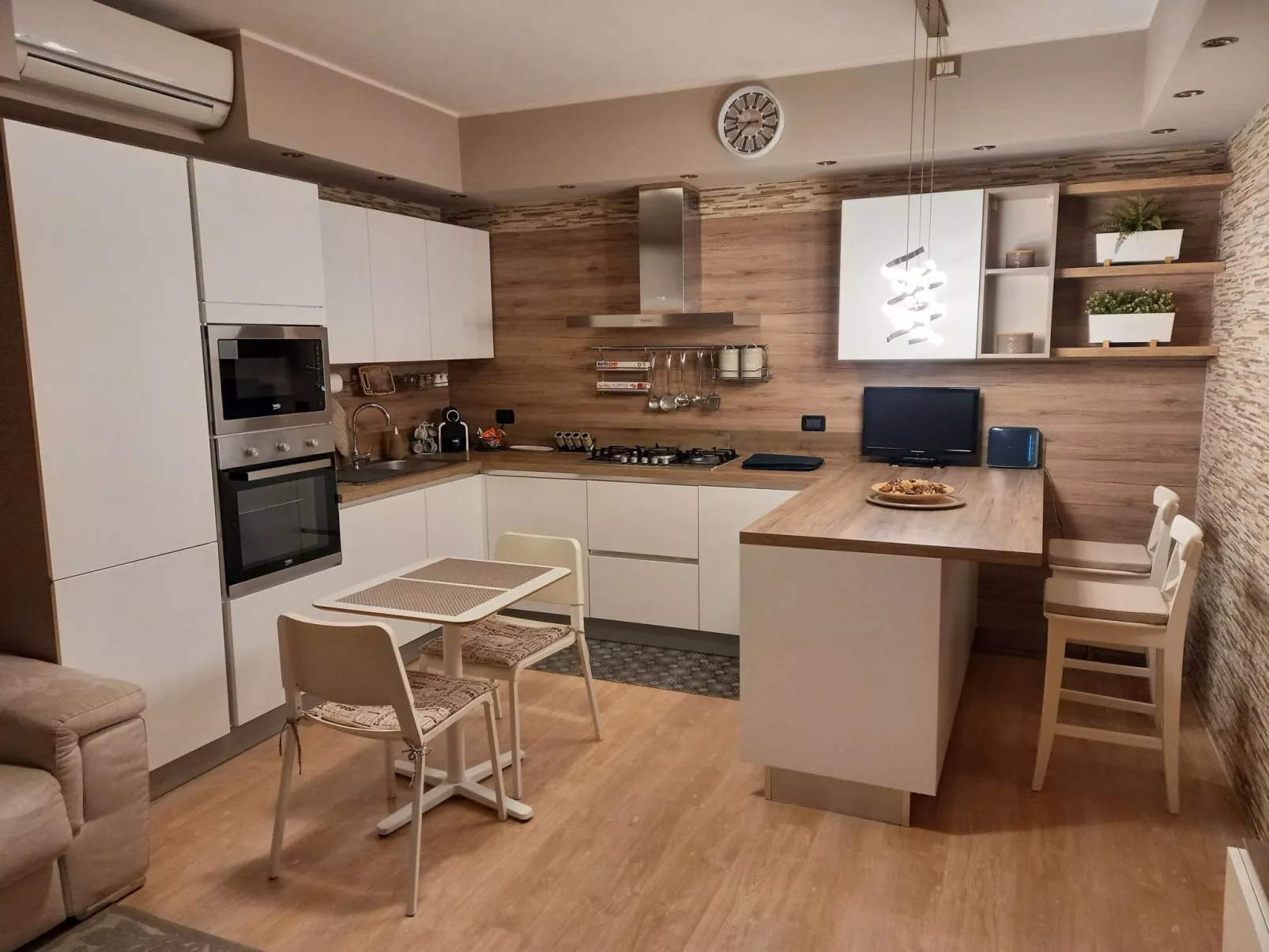 Stilvoller und gemütlicher Mini mit Garage-Binnen