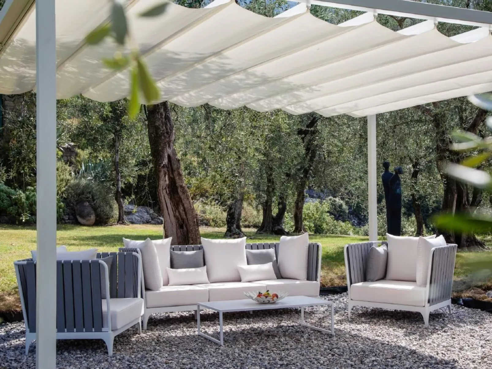 Rustiko-Landhaus mit Infinity-Pool und Seeblick-Buiten