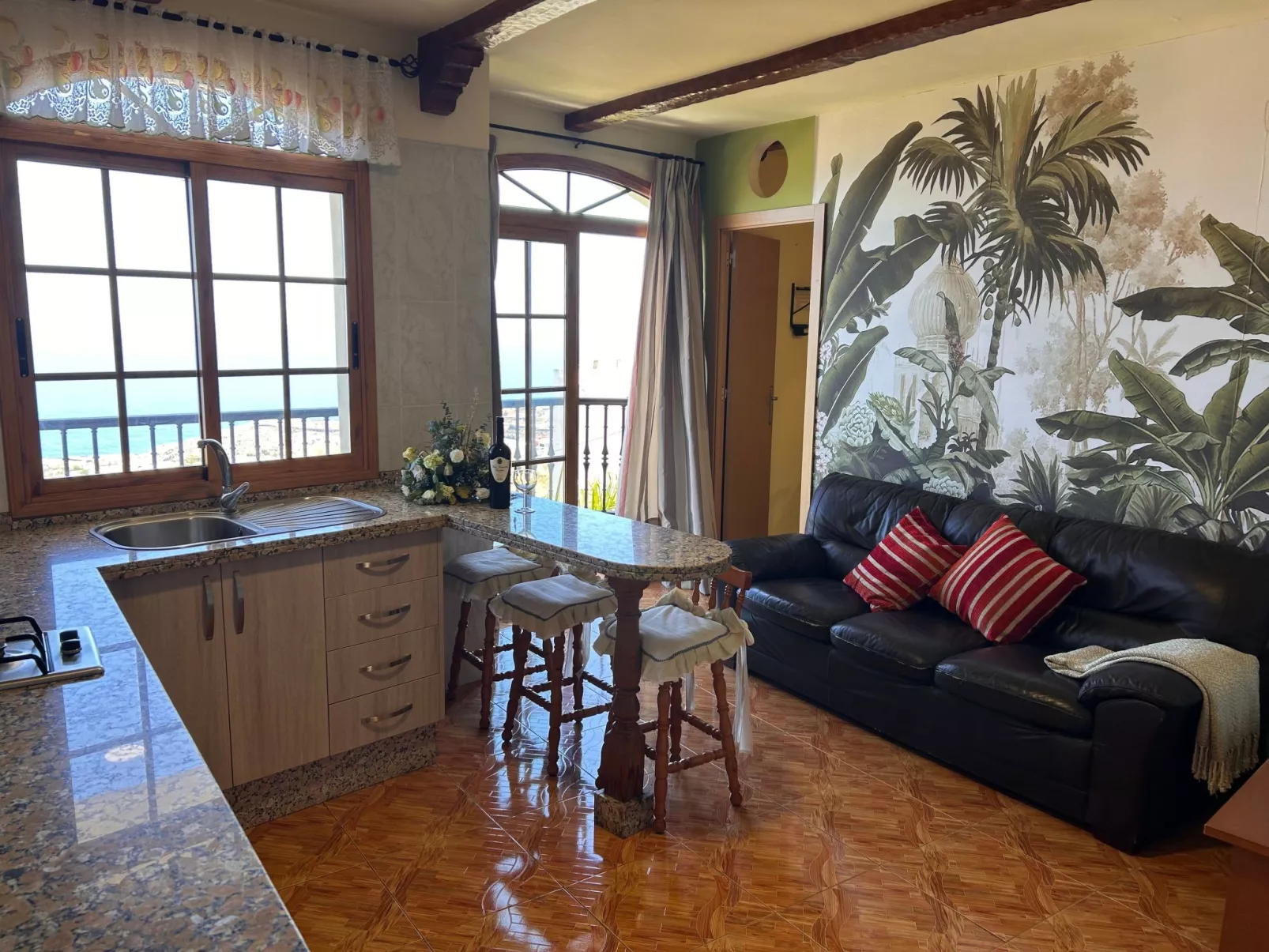 Apartment mit Balkon und Meerblick-Image-tags.info