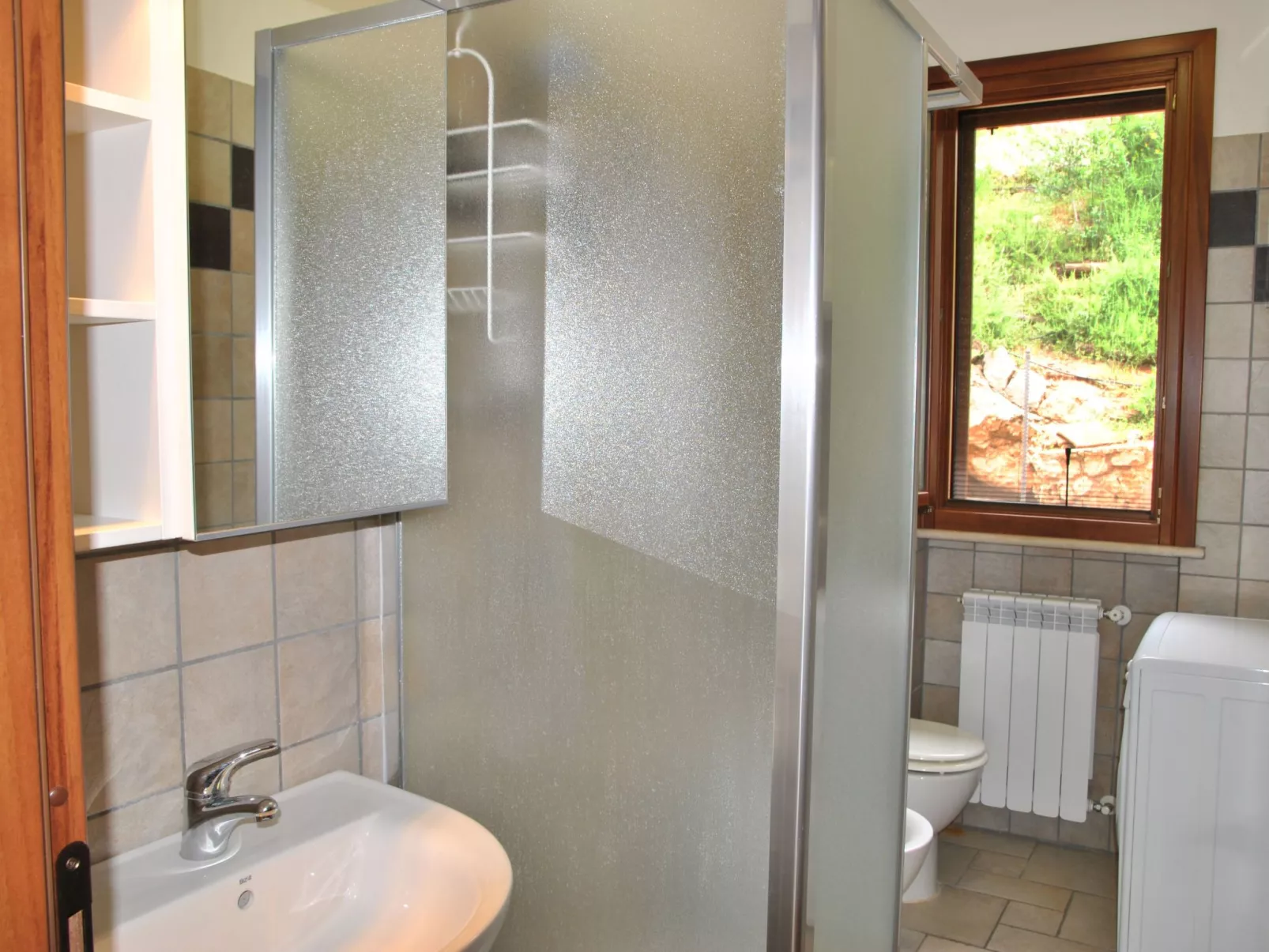 Doppelhaushälfte mit Gemeinschaftspool-Binnen