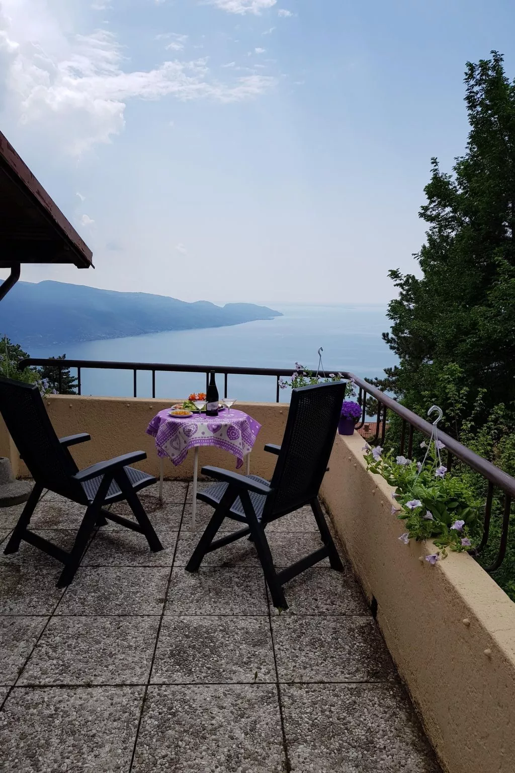 Wohnung mit Terrasse mit Blick auf den Gardasee-Image-tags.info