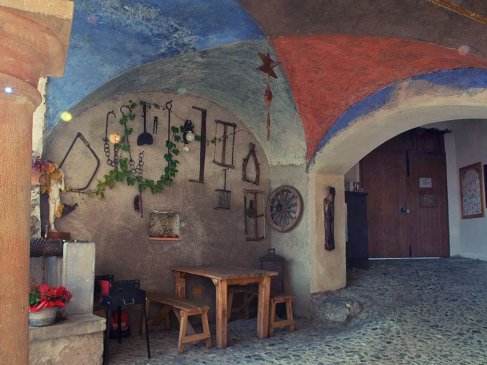 Historisches Haus mit Seeblick-Buiten