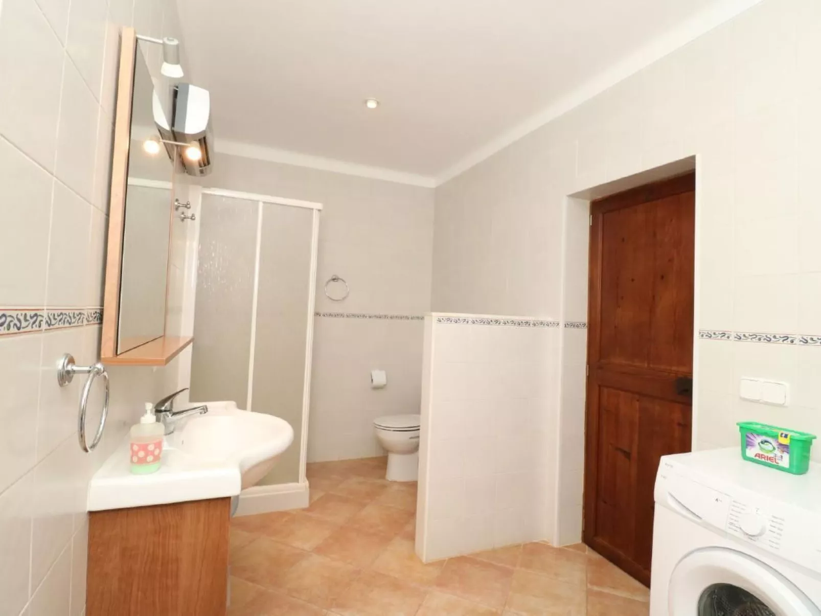 Fi. Camaron-Crestall-Binnen