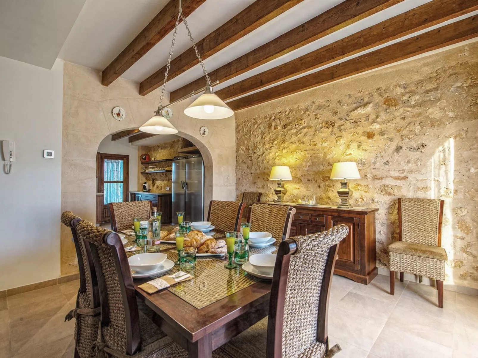 Luxuriöse Finca im modernen Stil mit Pool und Klimaanlage-Image-tags.info