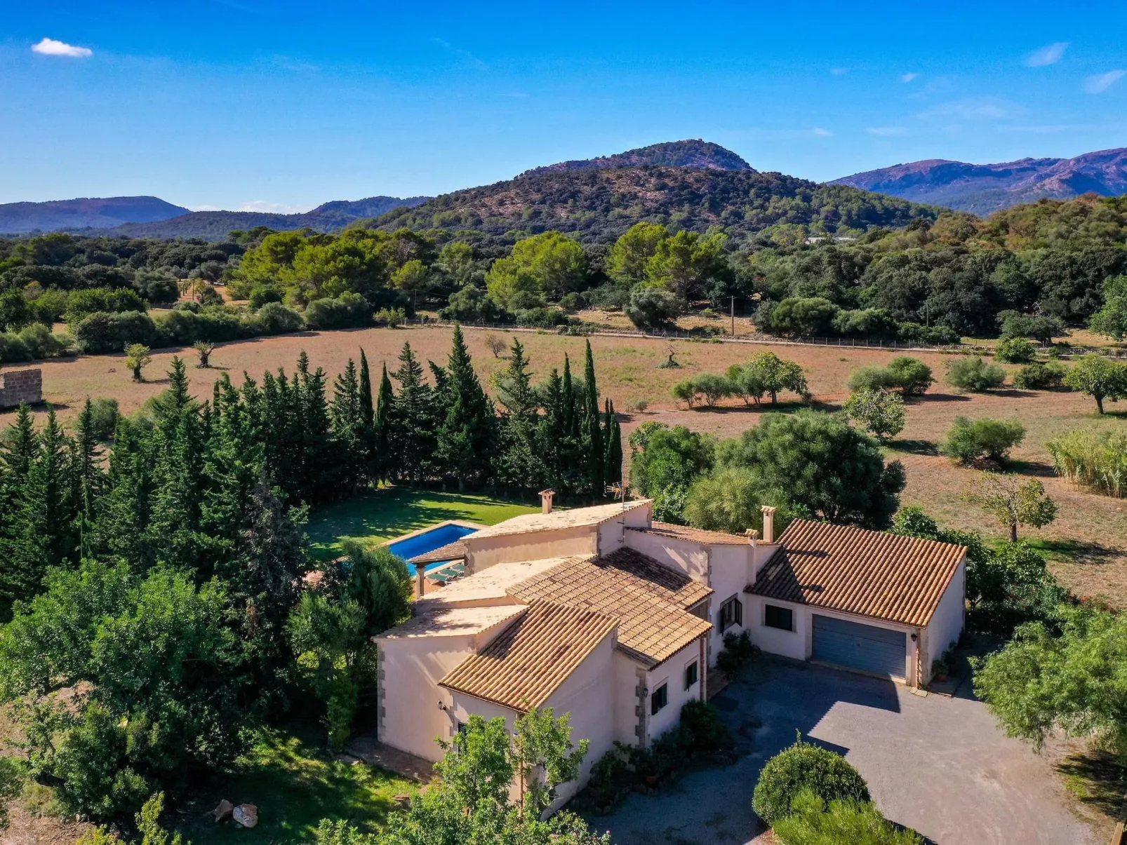 Schöne Villa für 8 Personen in der Nähe von Pollença-Buiten