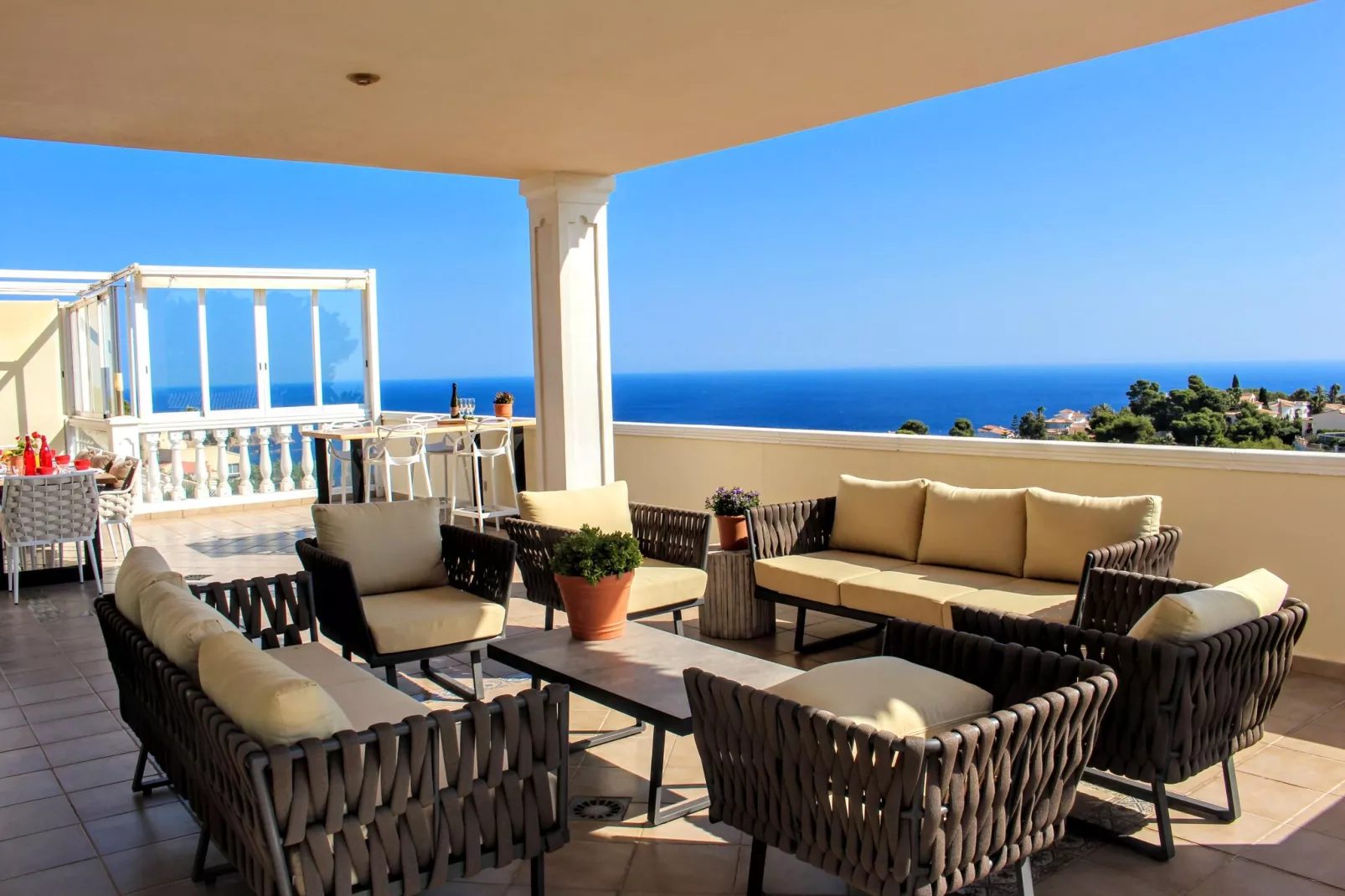 Luxe villa in Javea met panoramisch uitzicht-Terrasbalkon