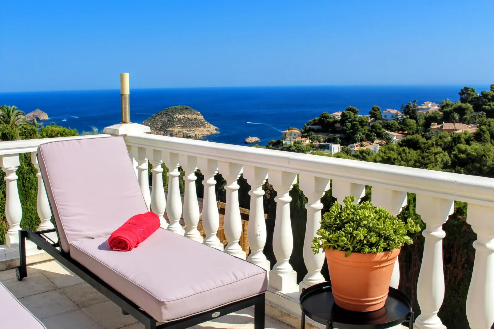 Luxe villa in Javea met panoramisch uitzicht-Terrasbalkon