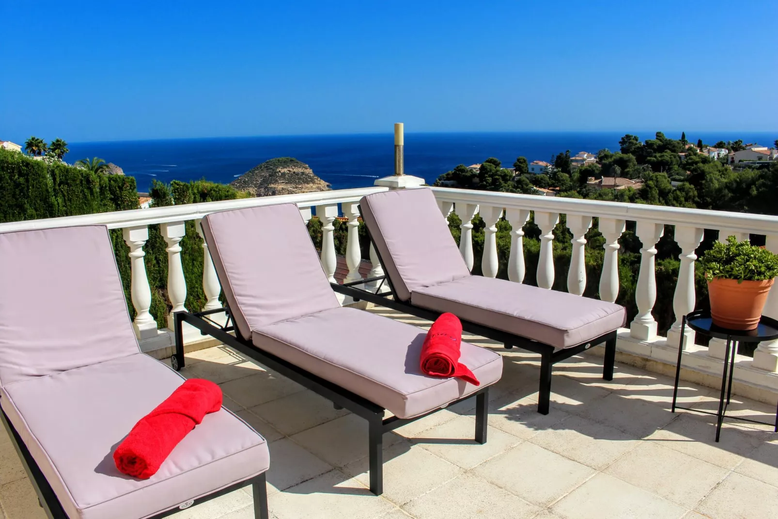 Luxe villa in Javea met panoramisch uitzicht-Terrasbalkon