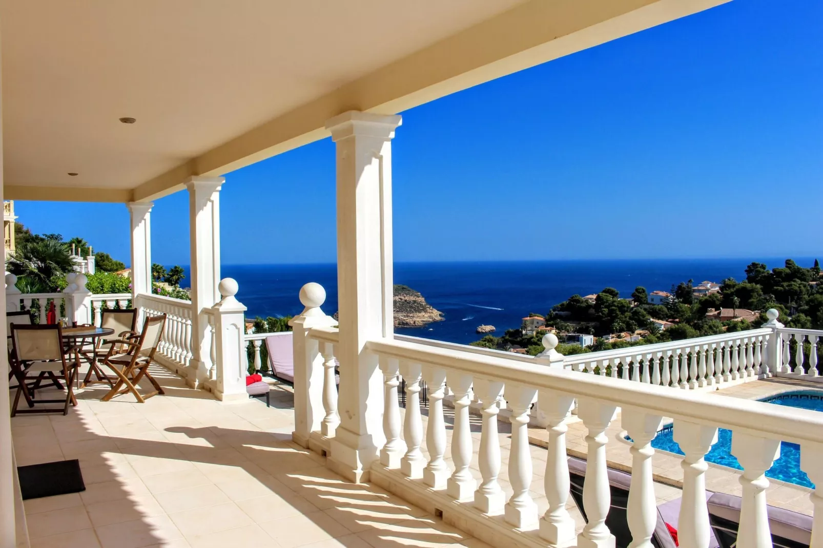 Luxe villa in Javea met panoramisch uitzicht-Terrasbalkon