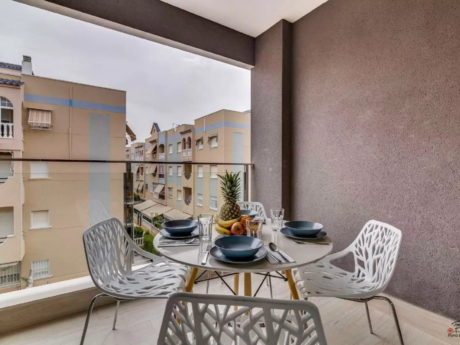 "Pinada Beach" mit Schwimmbad-Binnen