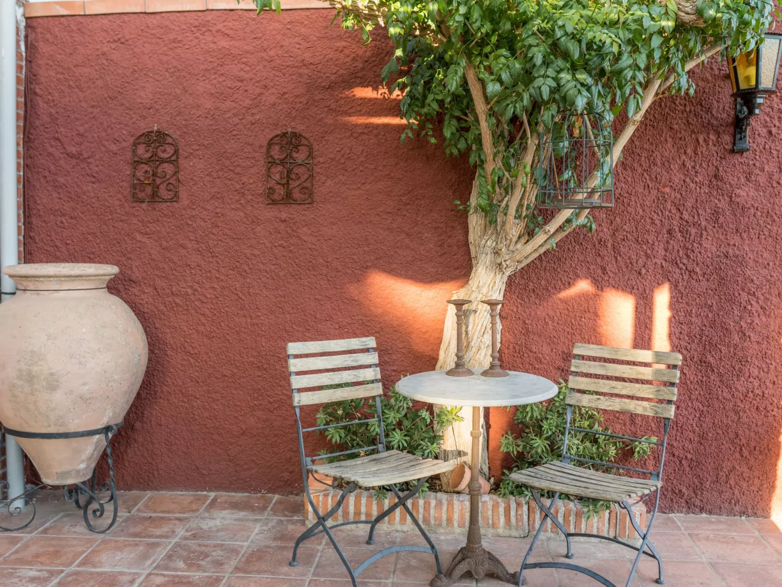 Hütte mit Terrasse-Buiten