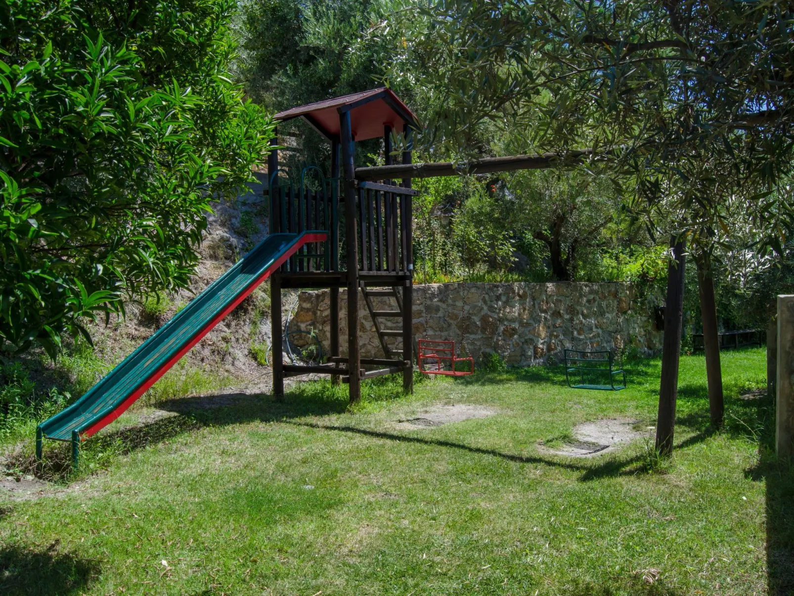 Gemütliches Haus in Anlage mit Schwimmbad in Válor - Buiten