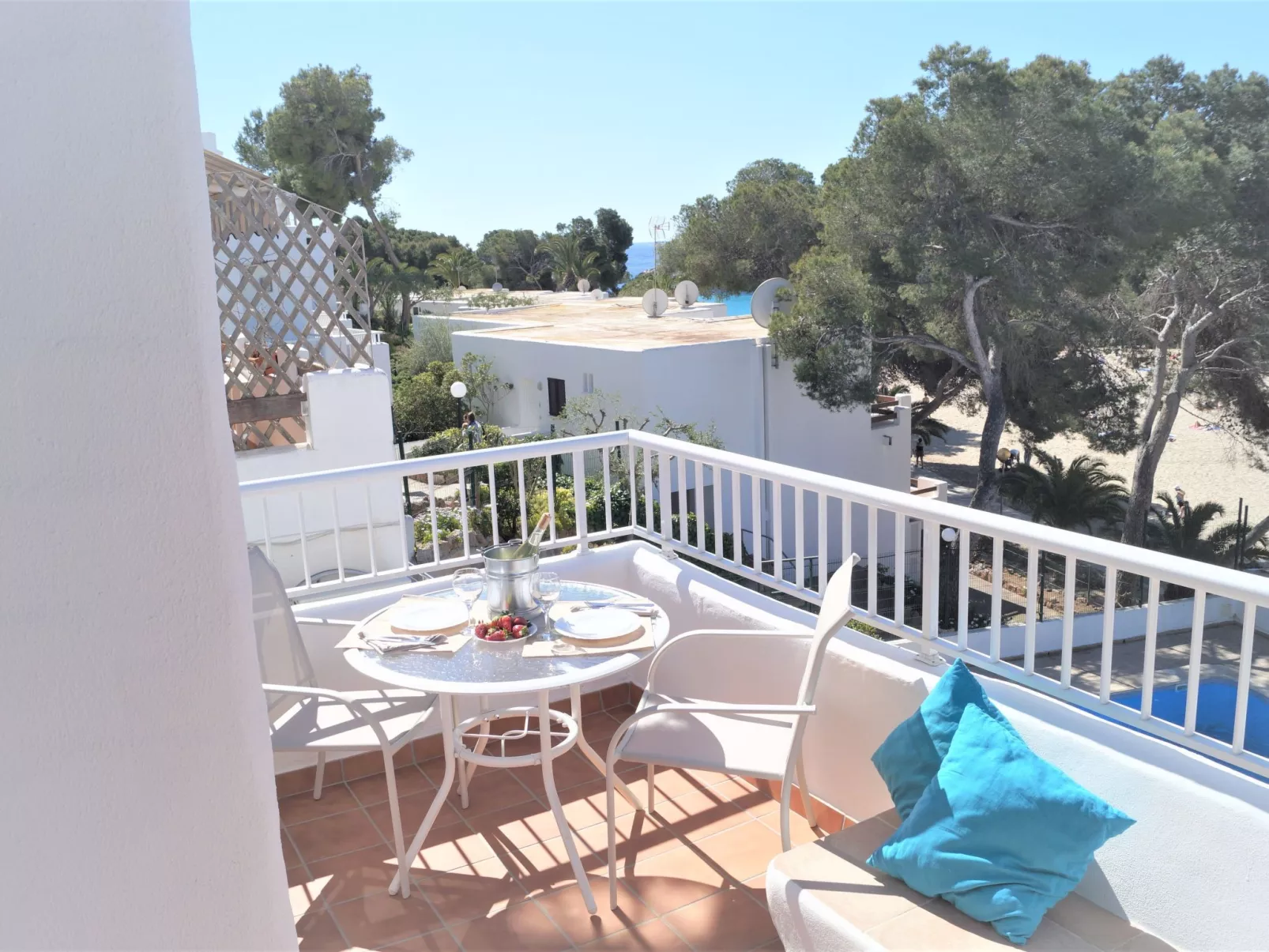 Bungalow con piscina-Image-tags.info