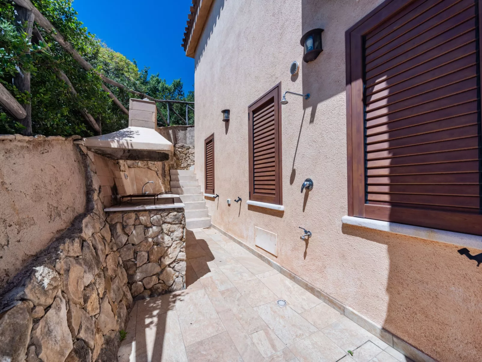 Moderne Villa mit atemberaubendem Blick auf die Küste-Buiten