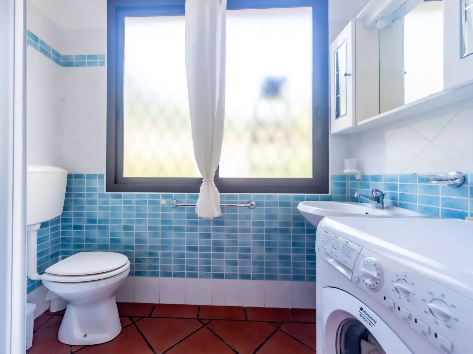 Herrliche freistehende Villa mit Meerblick und nur wenige Gehminuten vom Strand-Binnen