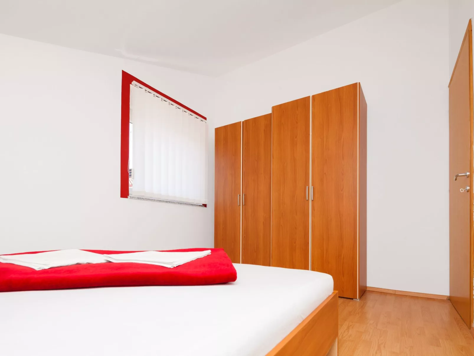 Ema Red mit Jacuzzi-Binnen