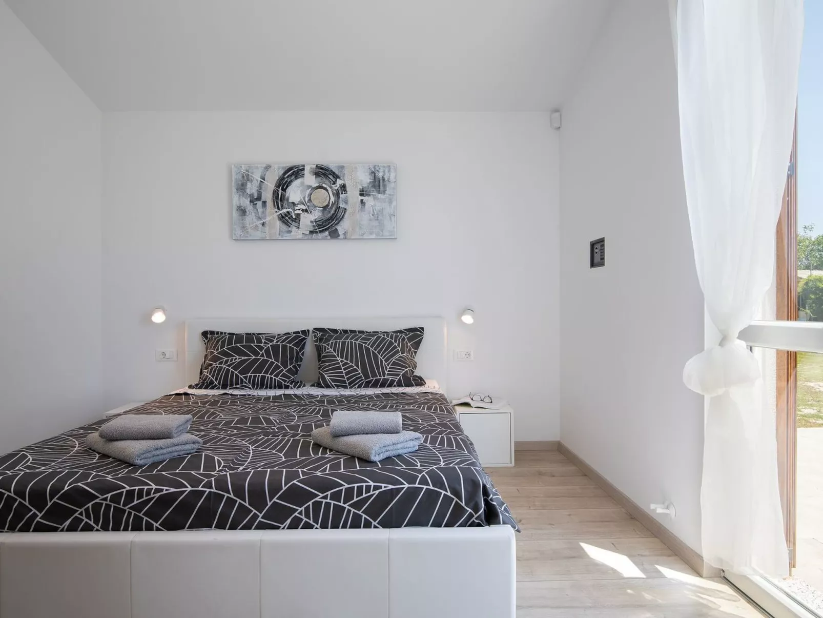 In Pomer mit Parkplatz-Binnen