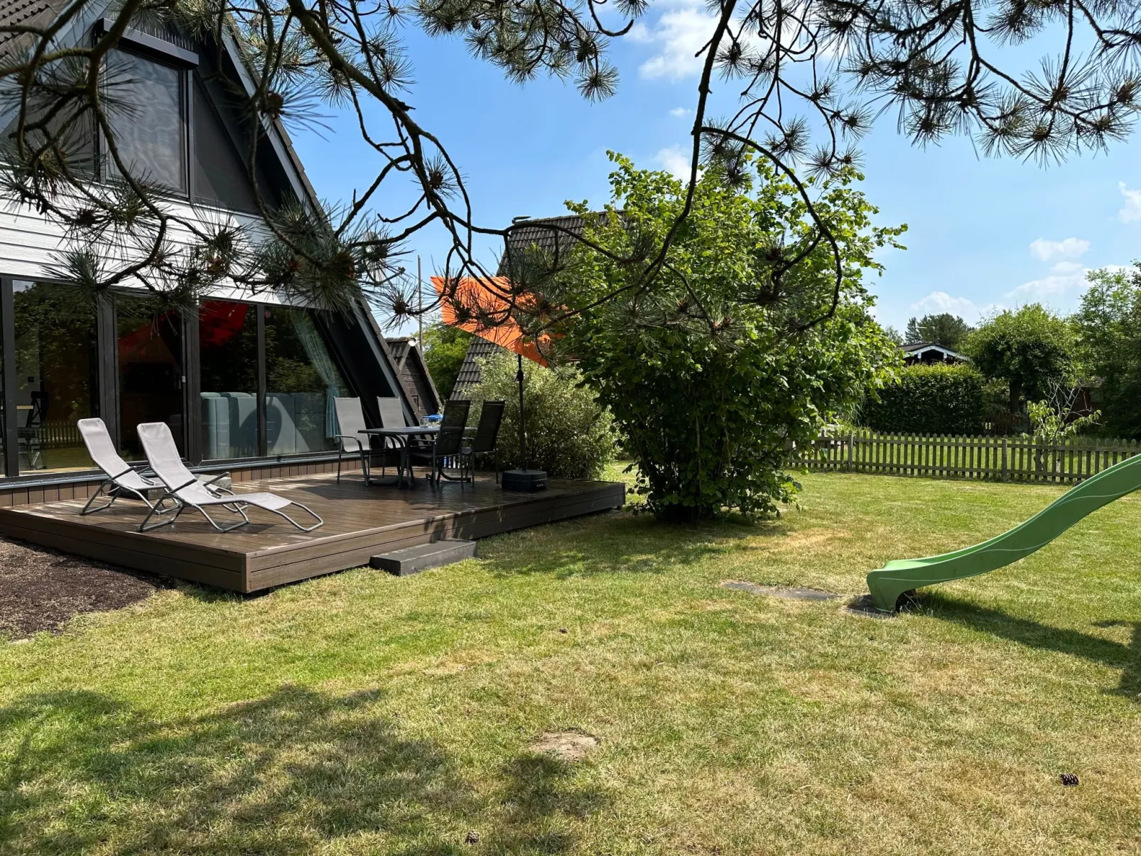Mit Garten, Grill und Terrasse
