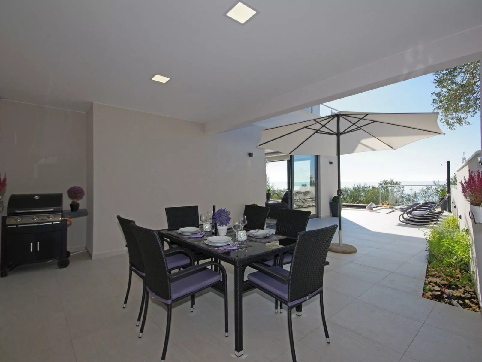 In Makarska mit Schöner Terrasse-Buiten