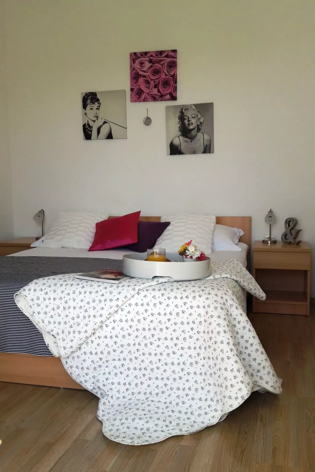 Mit Blick auf das Wasser