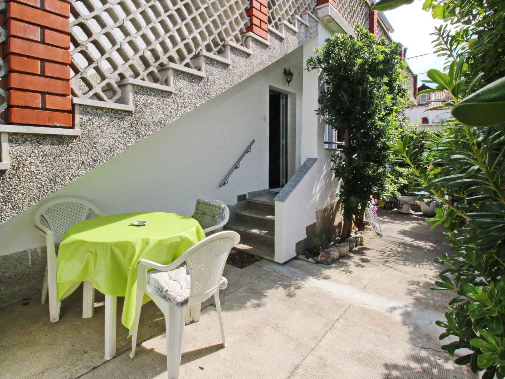 Charmante Ferienwohnung in Baška mit Eigener Terrasse-Buiten