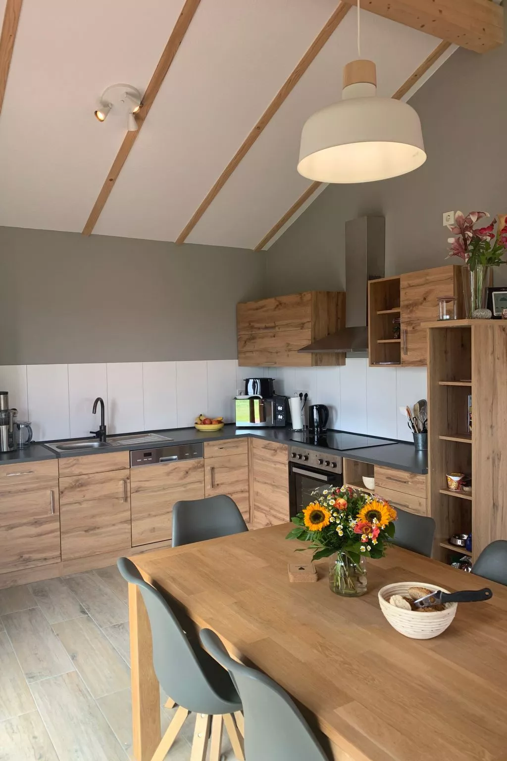 G9 eingezäuntes Haus in Randlage mit Weitblick-Binnen