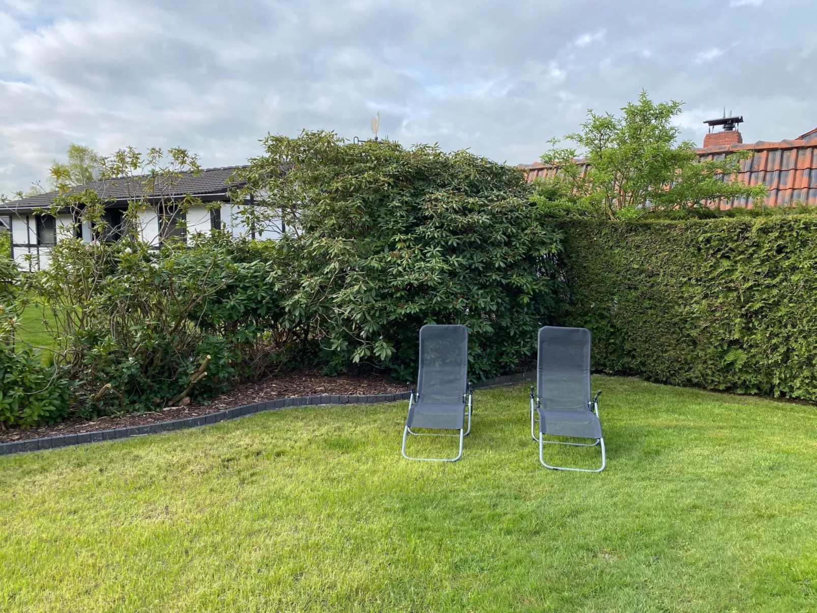 Nurdachhaus in Burhave mit Garten-Buiten