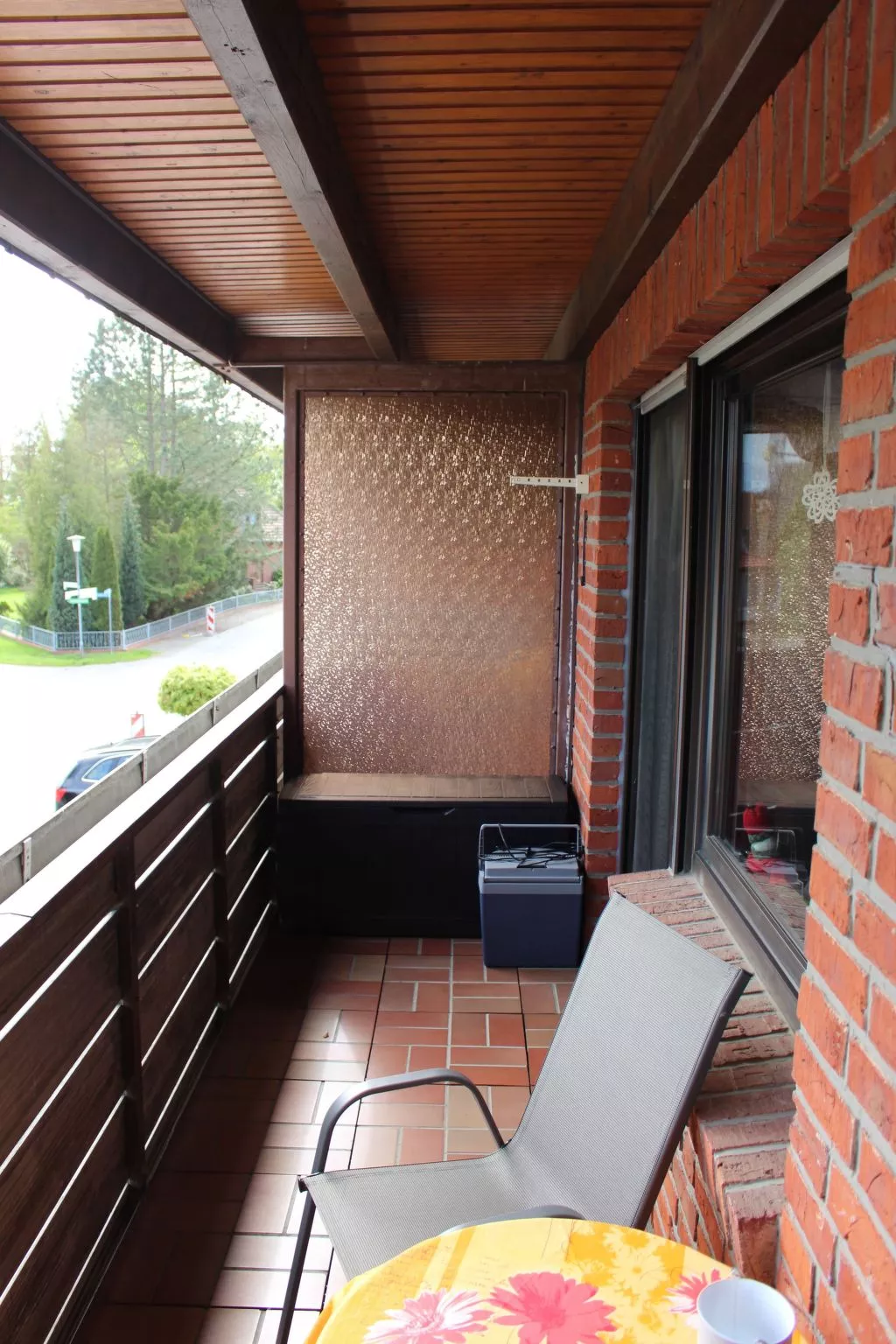 Geräumige Ferienwohnung in Burhave mit Grill, Garten und Pool-Buiten