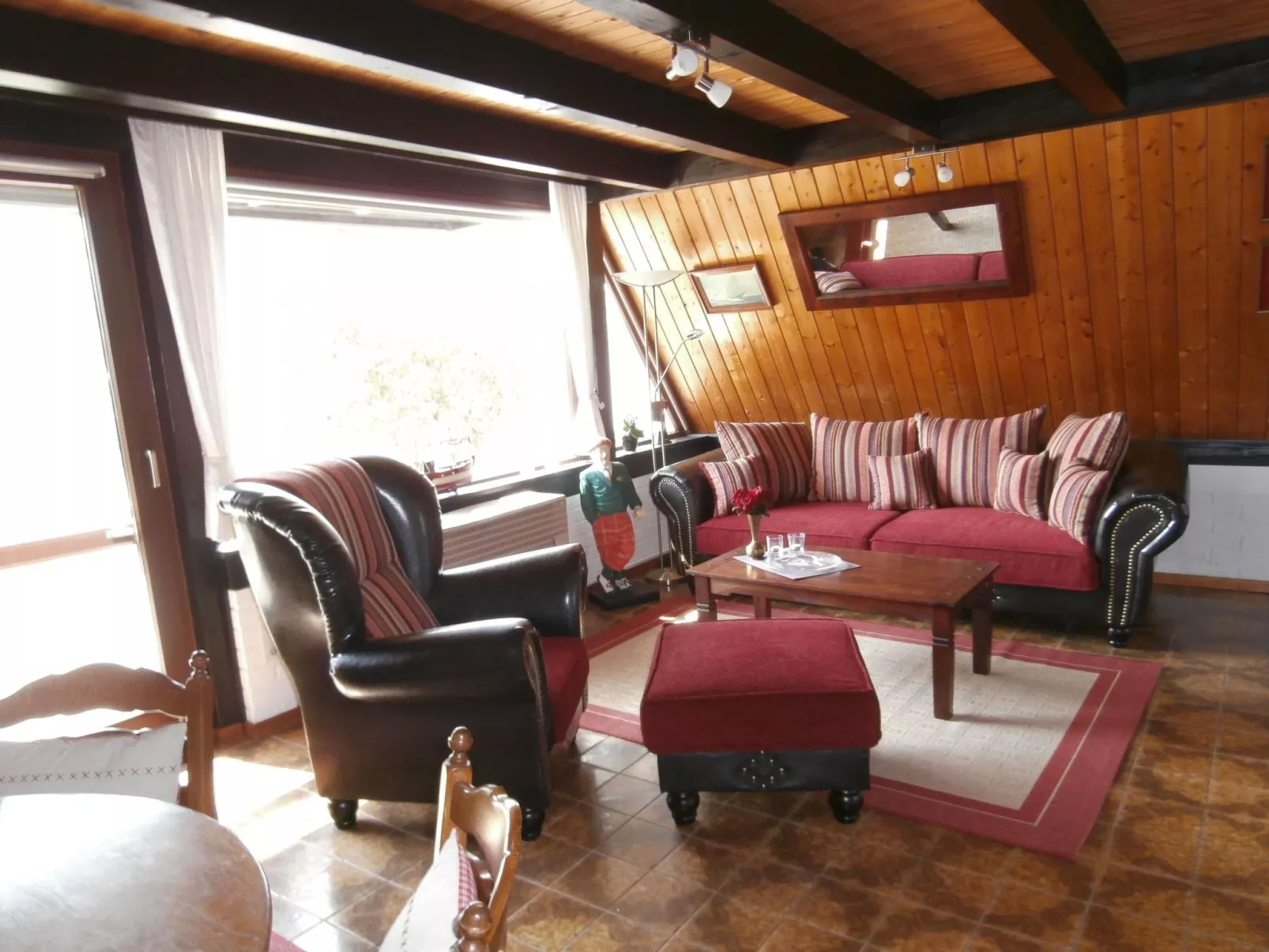 Uriges Ferienhaus mit Garten und Grill-Binnen