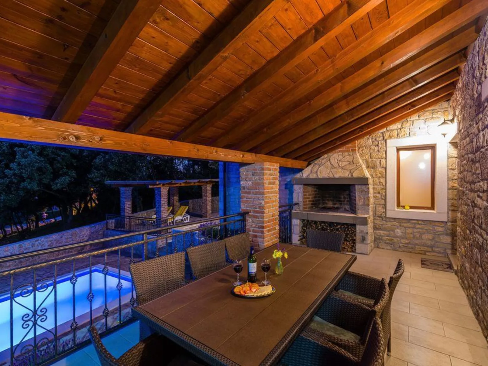 Ferienvilla Roko mit beheiztem Pool-Buiten