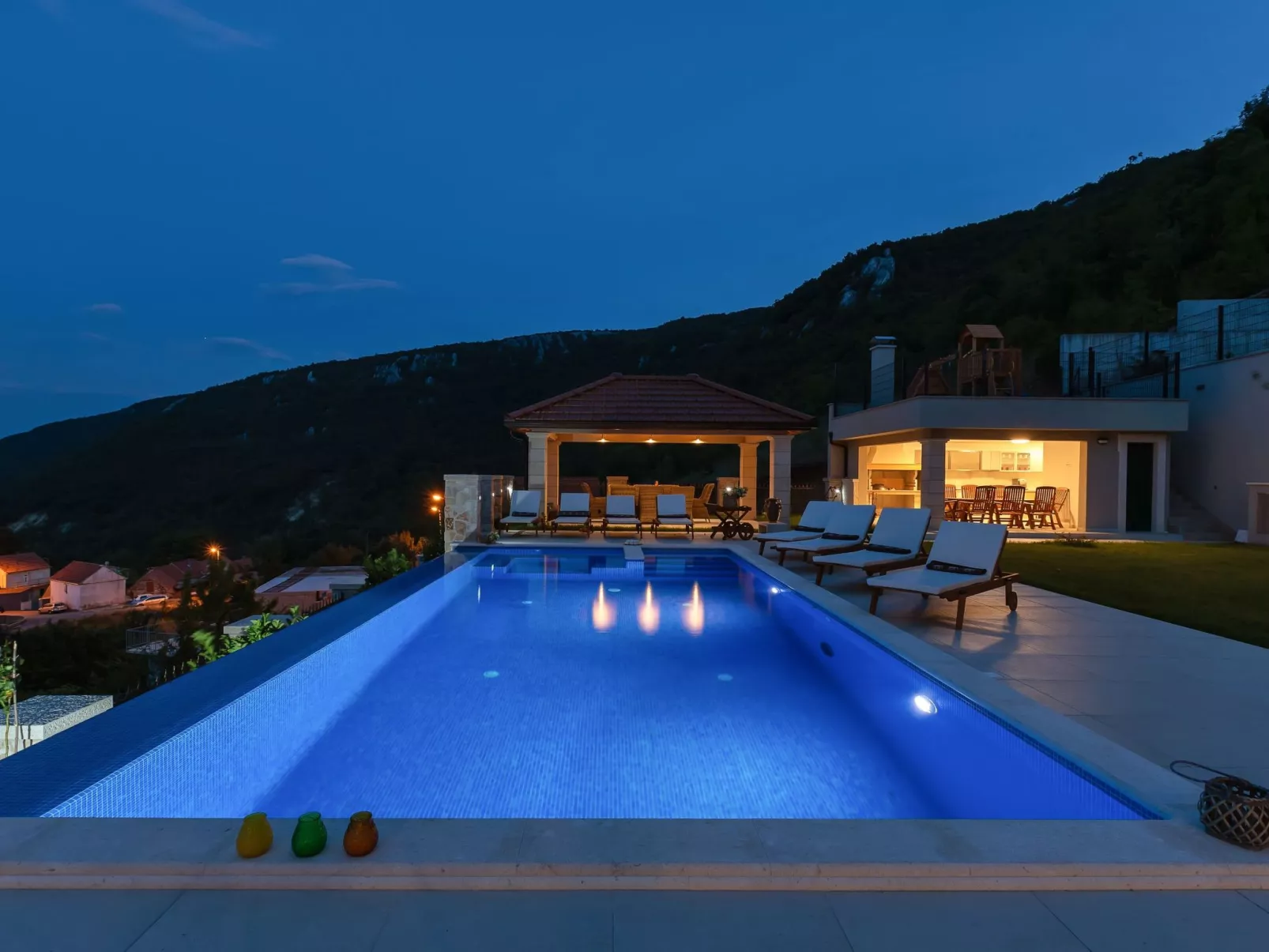 Villa mit Panorama-Buiten