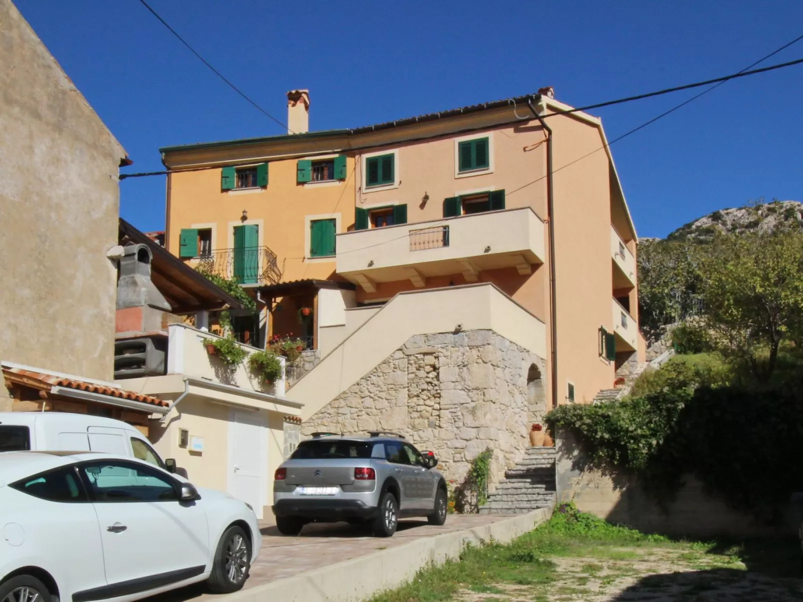 Renoviertes Steinhaus mit Garten und Pool ideal für ein erholsamen Urlaub-Image-tags.info