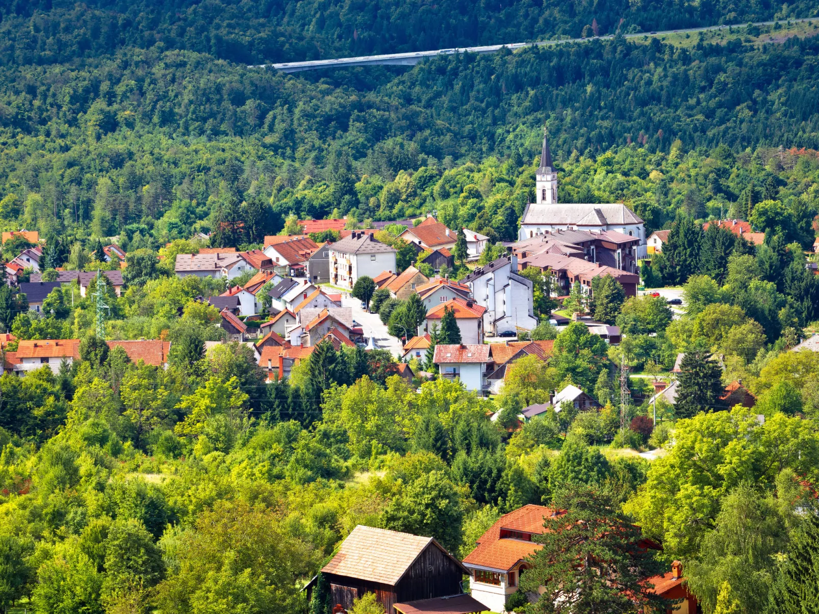 Mit Terrasse, Grill und Garten-Omgeving