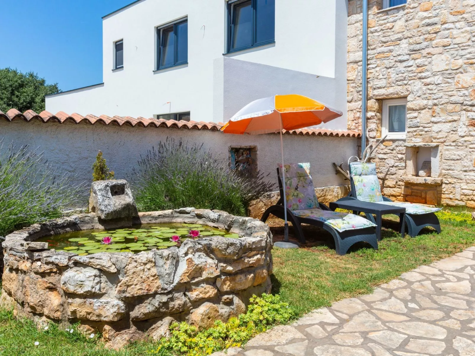 "Lilo Lavender" mit Whirlpool-Buiten