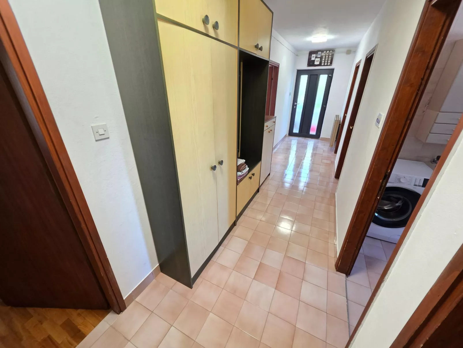 Wohnung im Erdgeschoss mit Terrasse und Grill-Binnen