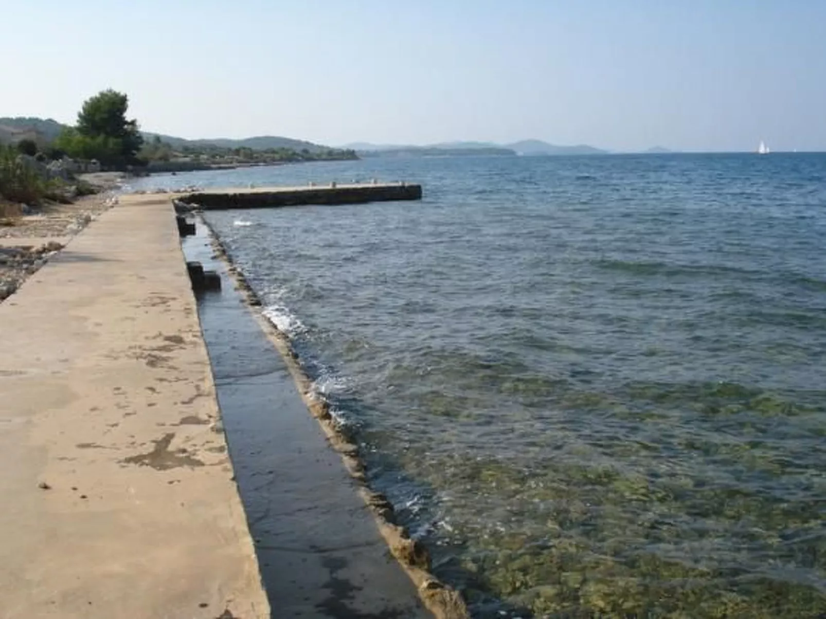 In Dobropoljana mit Freiterrasse-Buiten