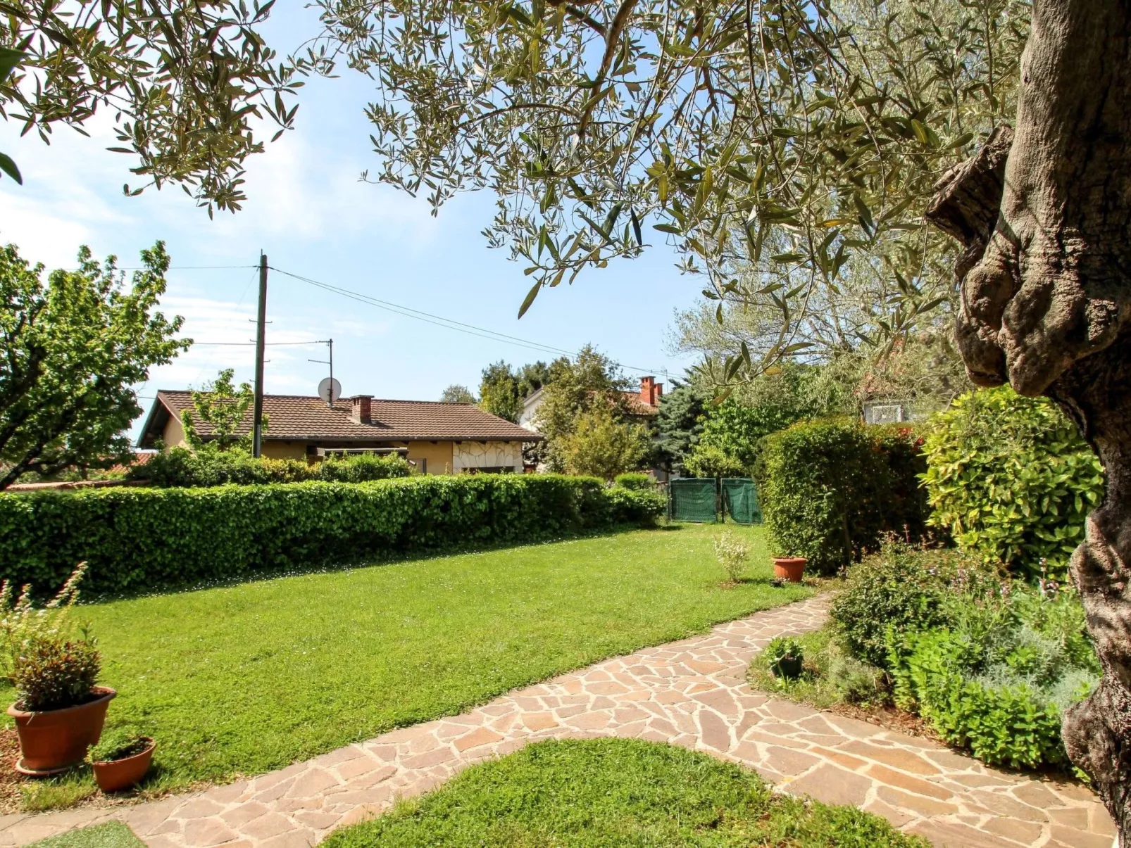 "Timea 2" mit Terrasse-Buiten