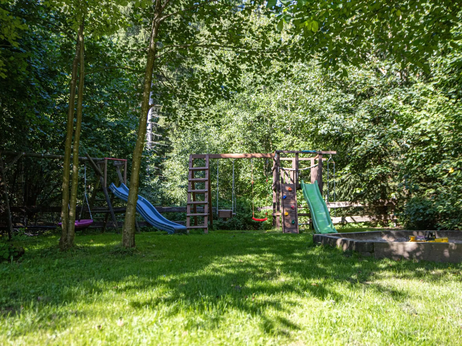 Mit zwei Schlafzimmern und Balkon-Buiten