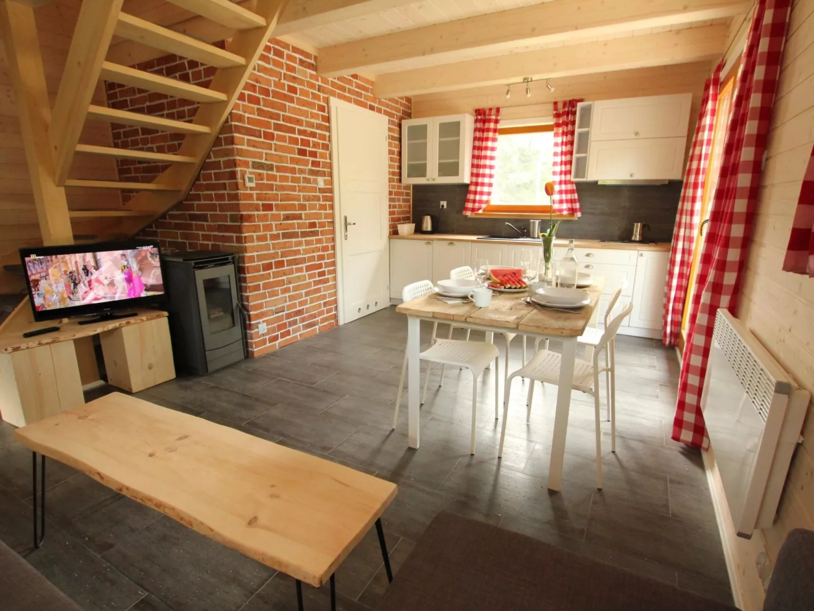 Landhaus mit gemeinschaftlichem Pool-Binnen