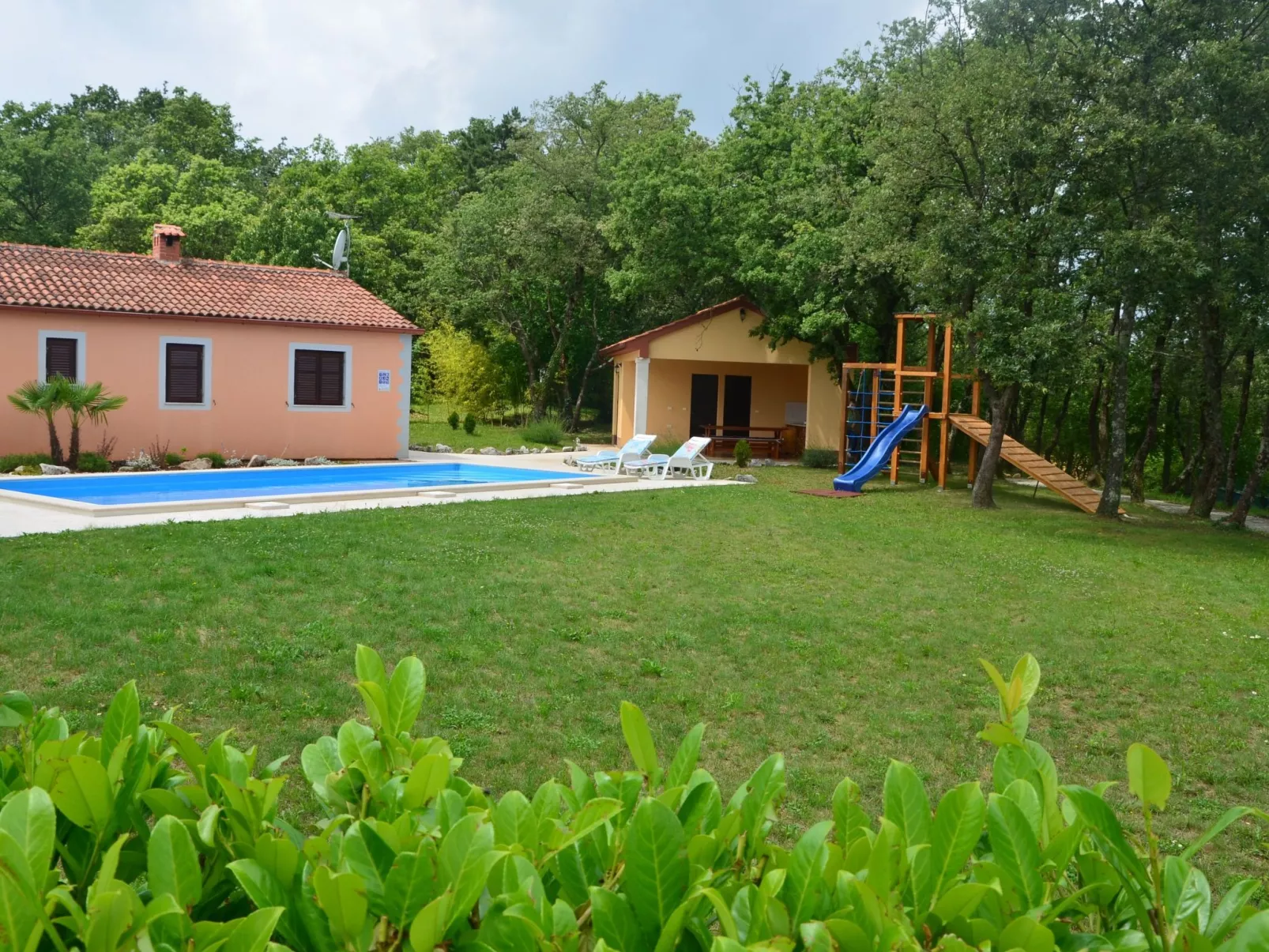 Landgut "Fragola" mit Blick auf die Berge-Buiten