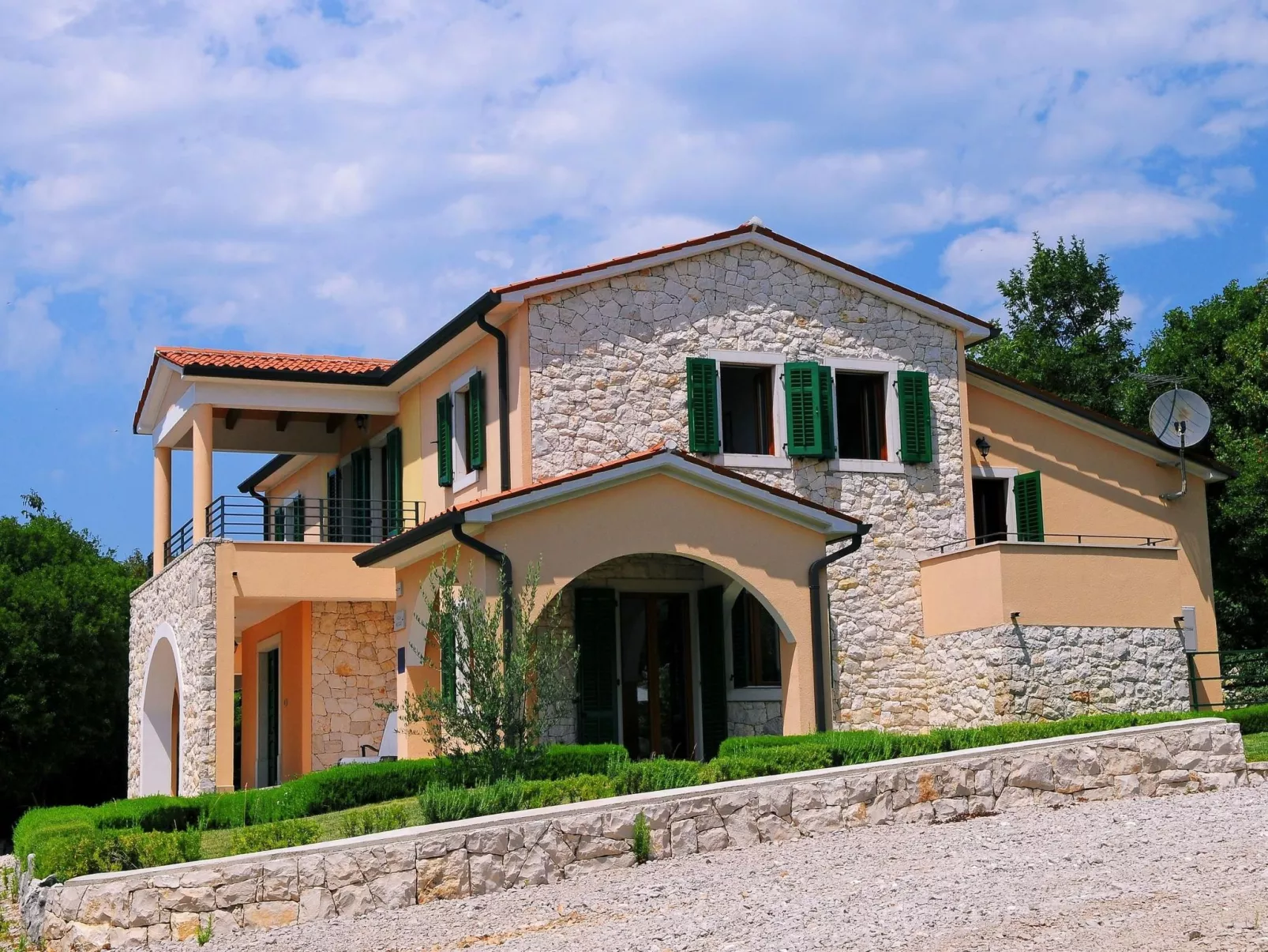 Villa Maggie mit Gemeinschaftspools-Buiten