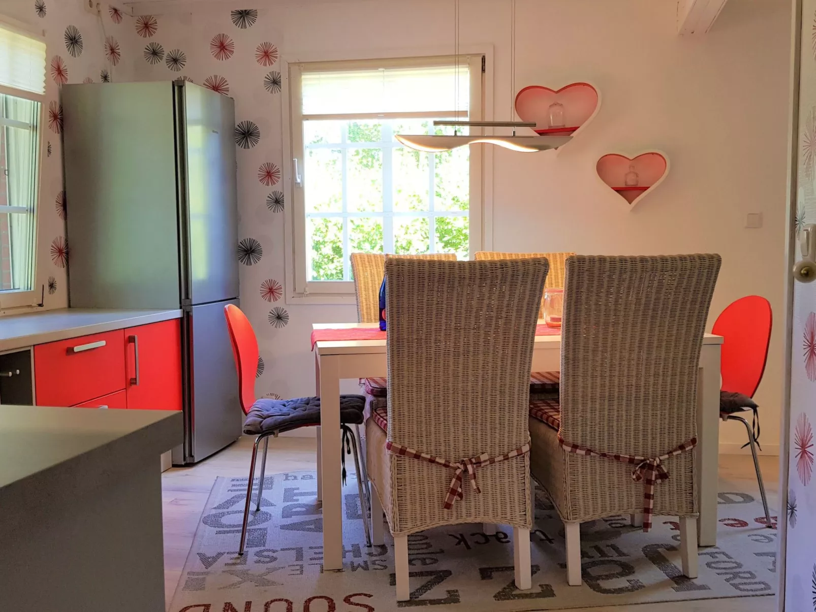 Idyllisches Reetdachhaus mit großem Garten-Binnen