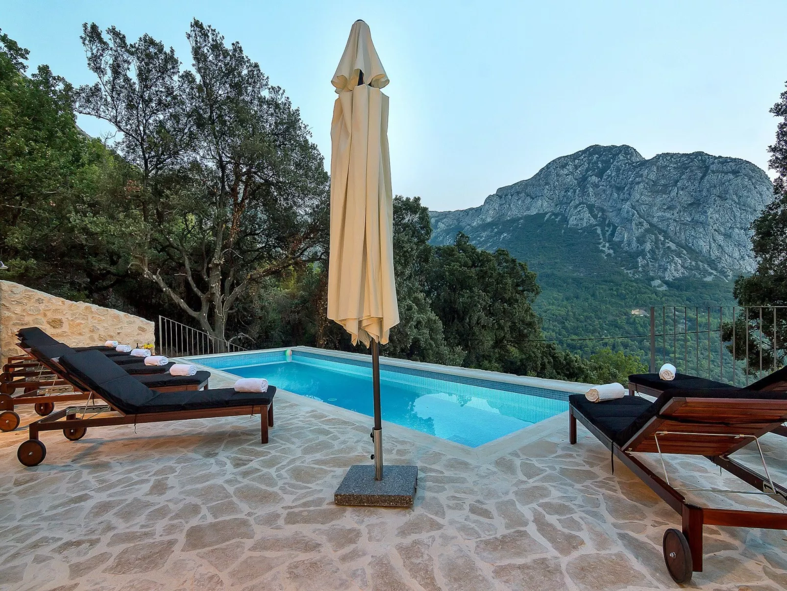 Barbarello-Image-tags.info