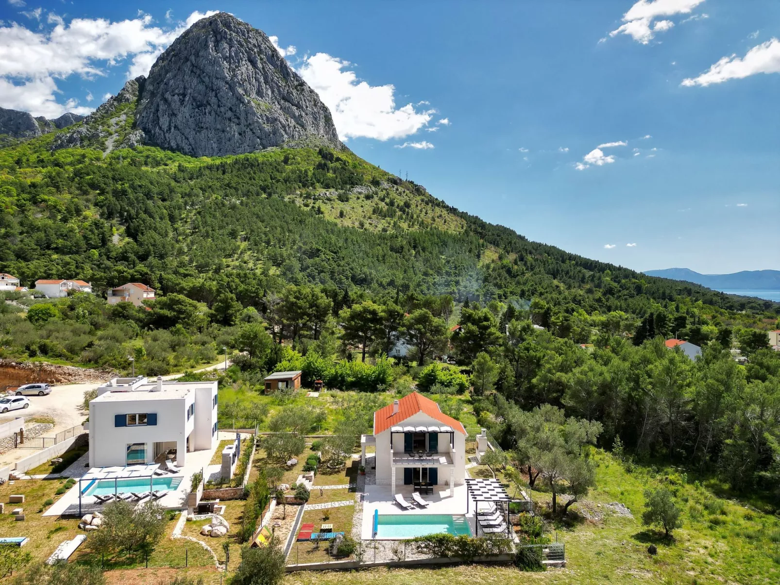 Alleinstehendes Ferienhaus mit Pool und drei Sch-Buiten